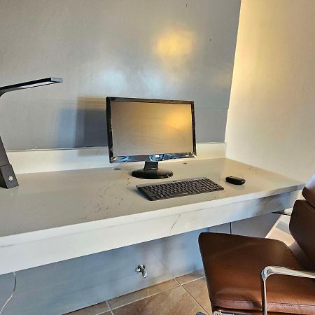 Surestay Studio By Best Western Виктория Екстериор снимка
